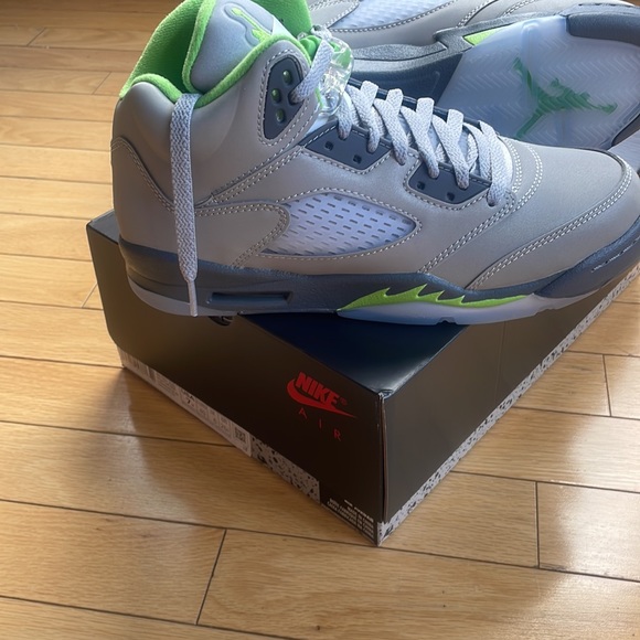 - AUTHENTIC RARE KIDS JORDAN RETRO SILVER GREEN GREY SNEAKERS *NIB* SIZE 7Y - Picture 4 of 16